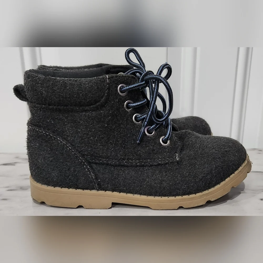 Gymboree grey fleece lace up boots boys size 13 EUC